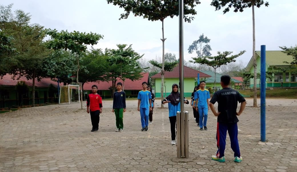 Sambut Pembina dari BNN, Paskibra MTsN 1 Way Kanan Matangkan Formasi