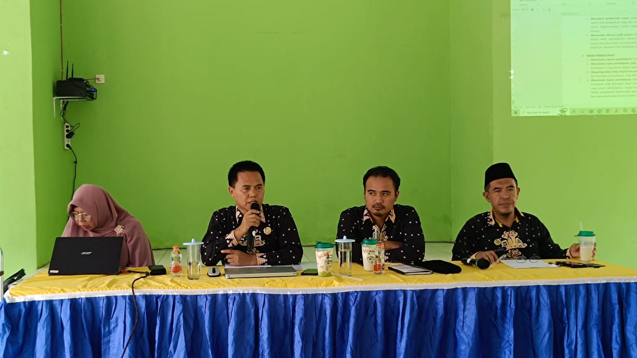 MTsN 1 Way Kanan Gelar Rapat Bulanan dan Sosialisasi Kurikulum Berbasis Cinta