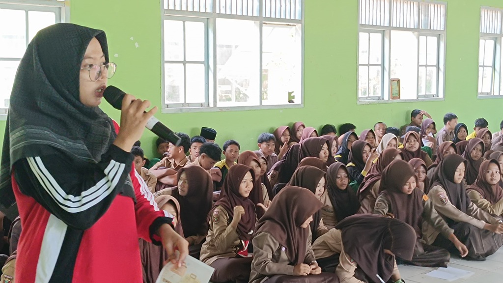 Nindi Rahmawati Dampingi Siswa Kelas IX Lewat Bimbingan Klasikal