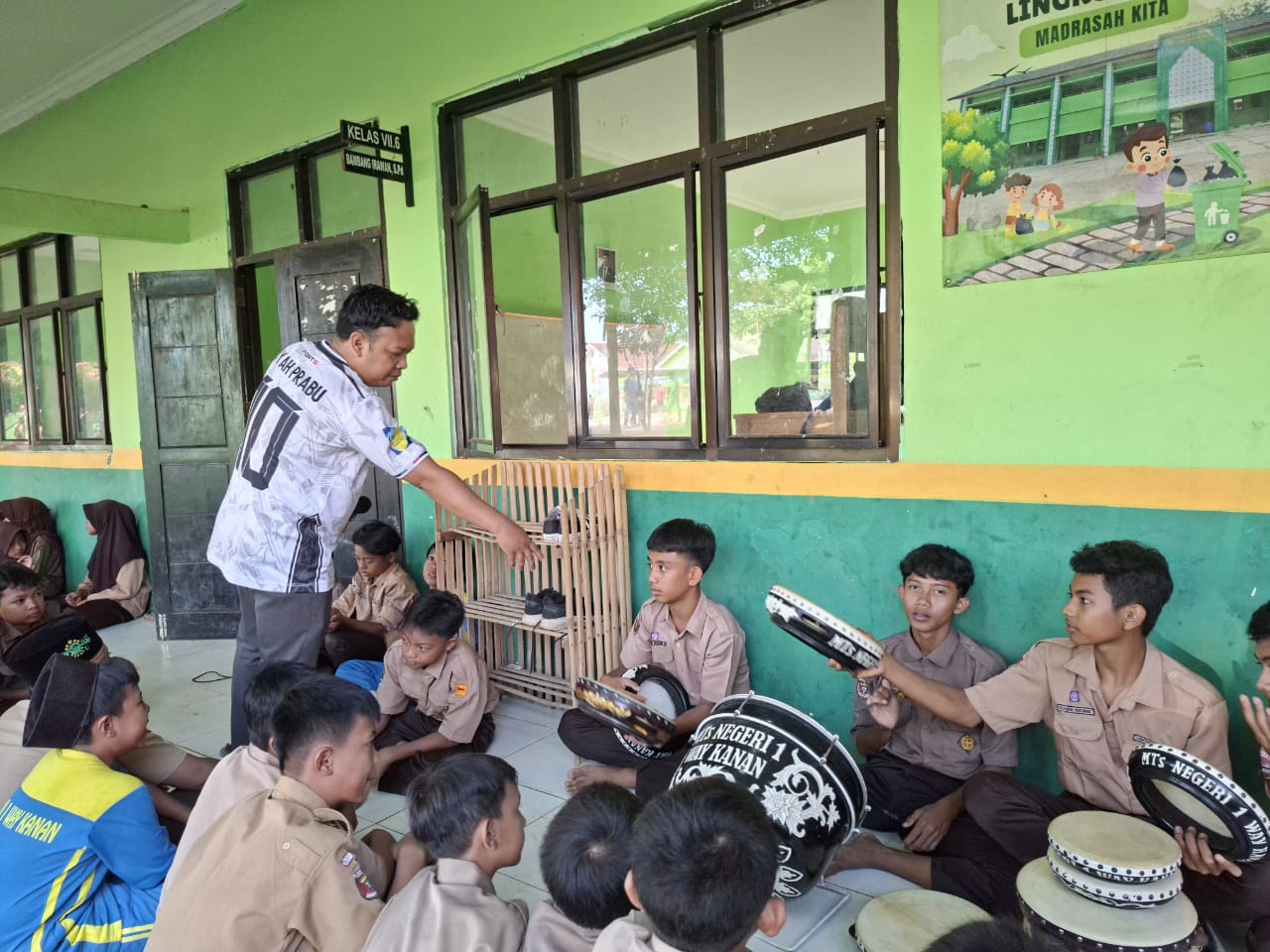 MTsN 1 Way Kanan Kembangkan Minat dan Bakat Siswa Lewat Seni Musik Hadroh
