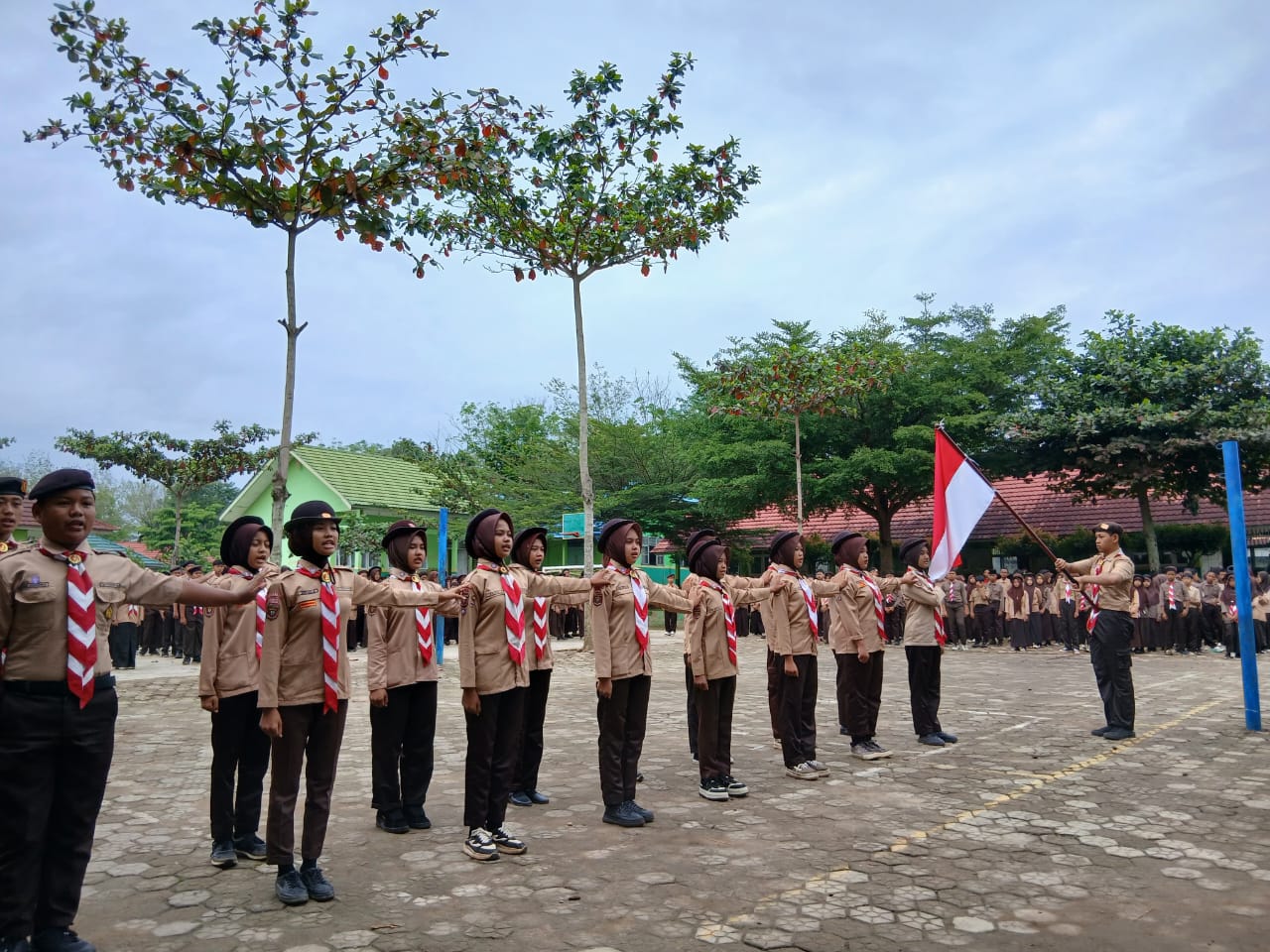 16 Penggalang Rakit dan Terap Dilantik di MTsN 1 Way Kanan