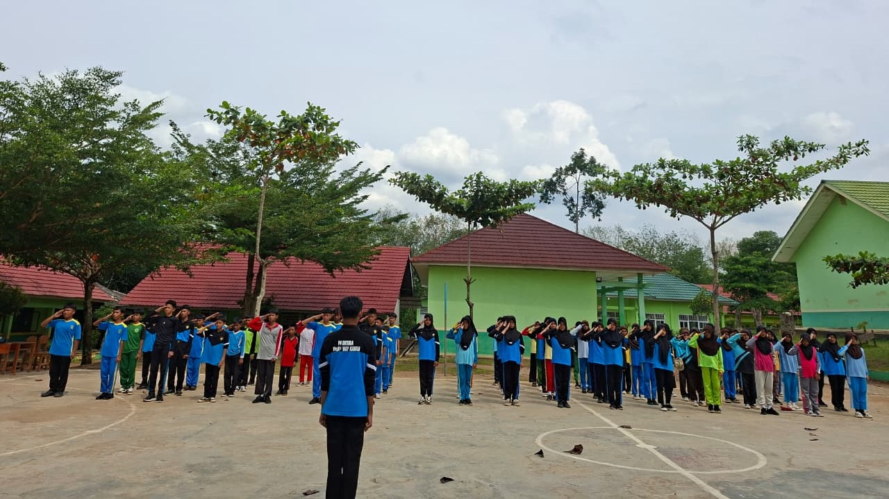 Pembina dan Purna Paskibra Dampingi Latihan Rutin di MTsN 1 Way Kanan