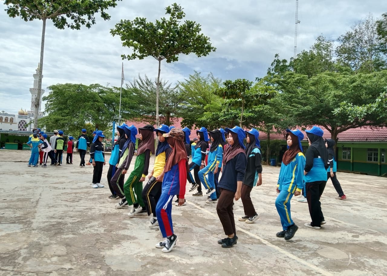 Ekskul Paskibra MTsN 1 Way Kanan Perkuat Keterampilan Baris-Berbaris