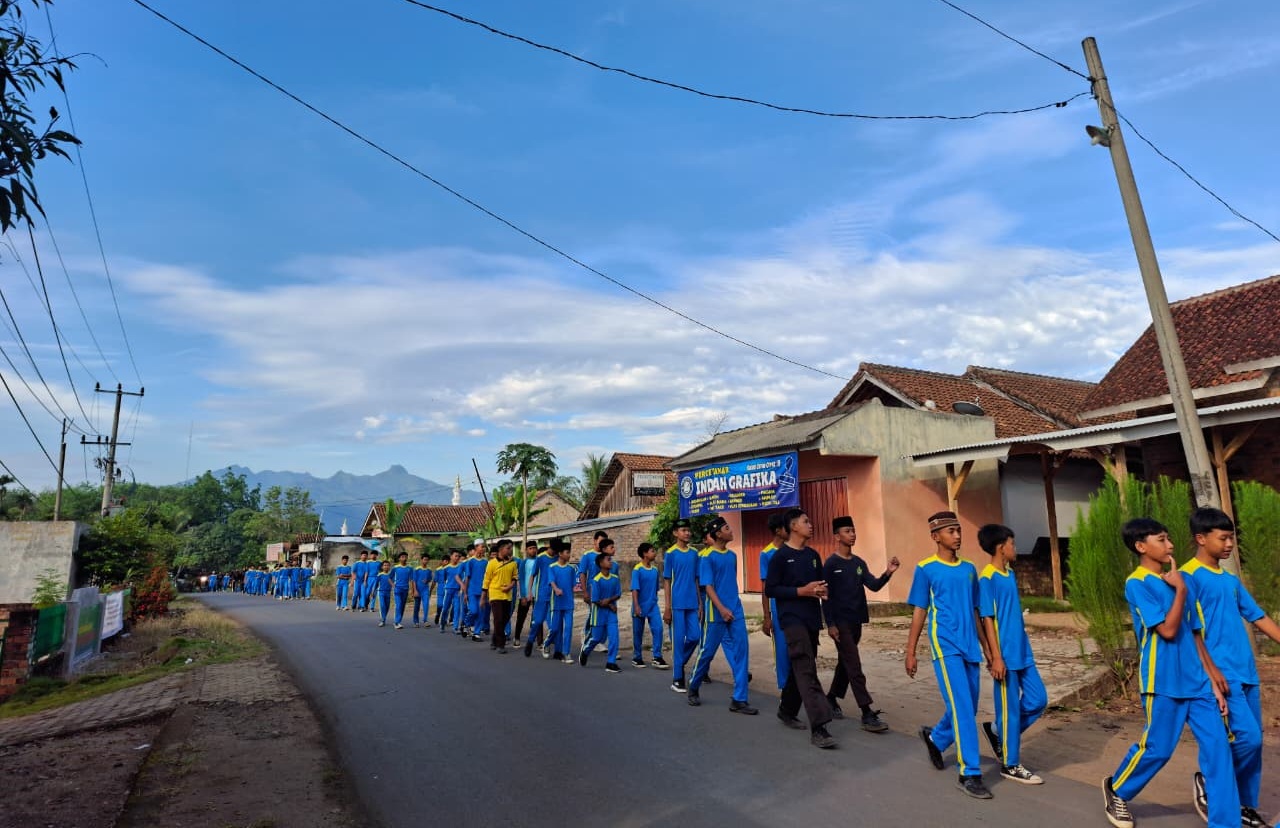 MTsN 1 Way Kanan Gelar Kegiatan Jalan Sehat Bulanan Tingkatkan Semangat dan Kebersamaan