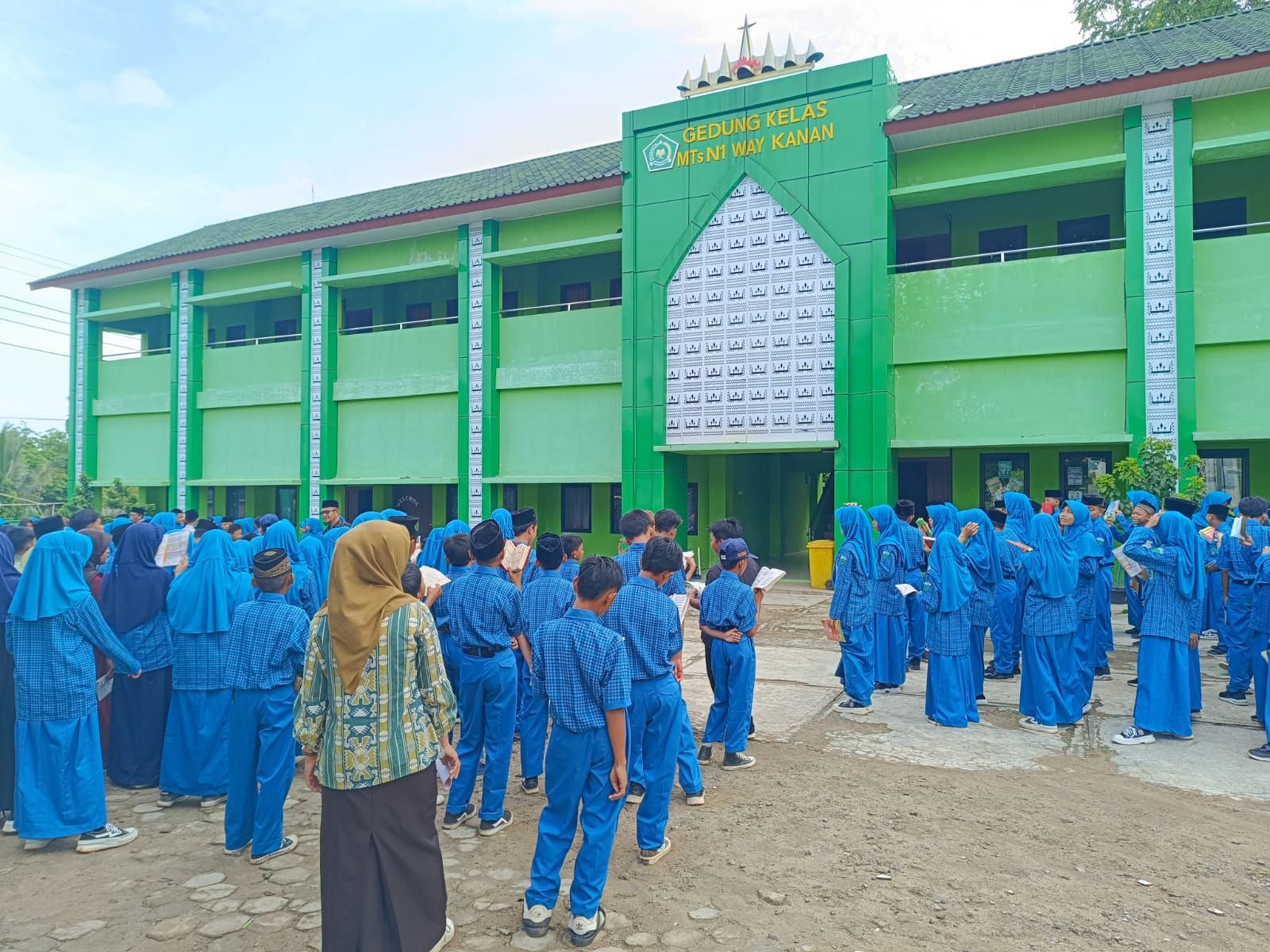 Asmaul Husna dan Tahfidz Warnai Pagi Religius di MTsN 1 Way Kanan