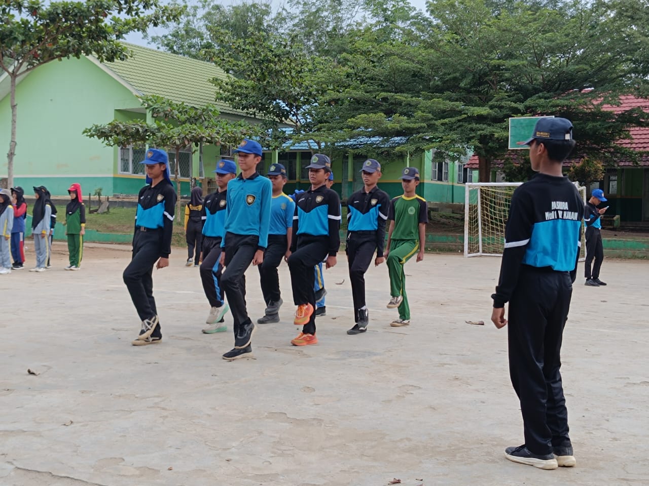 Gambar Berita: Paskibra MTsN 1 Way Kanan Latihan Intensif Jelang Lomba di Institut Al Ma’arif