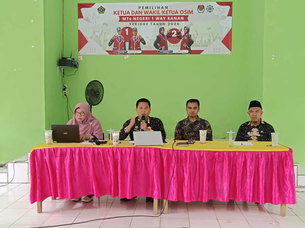 Rapat Koordinasi Bulanan Guru dan Staf TU MTsN 1 Way Kanan: Perkuat Disiplin dan Adaptasi Teknologi