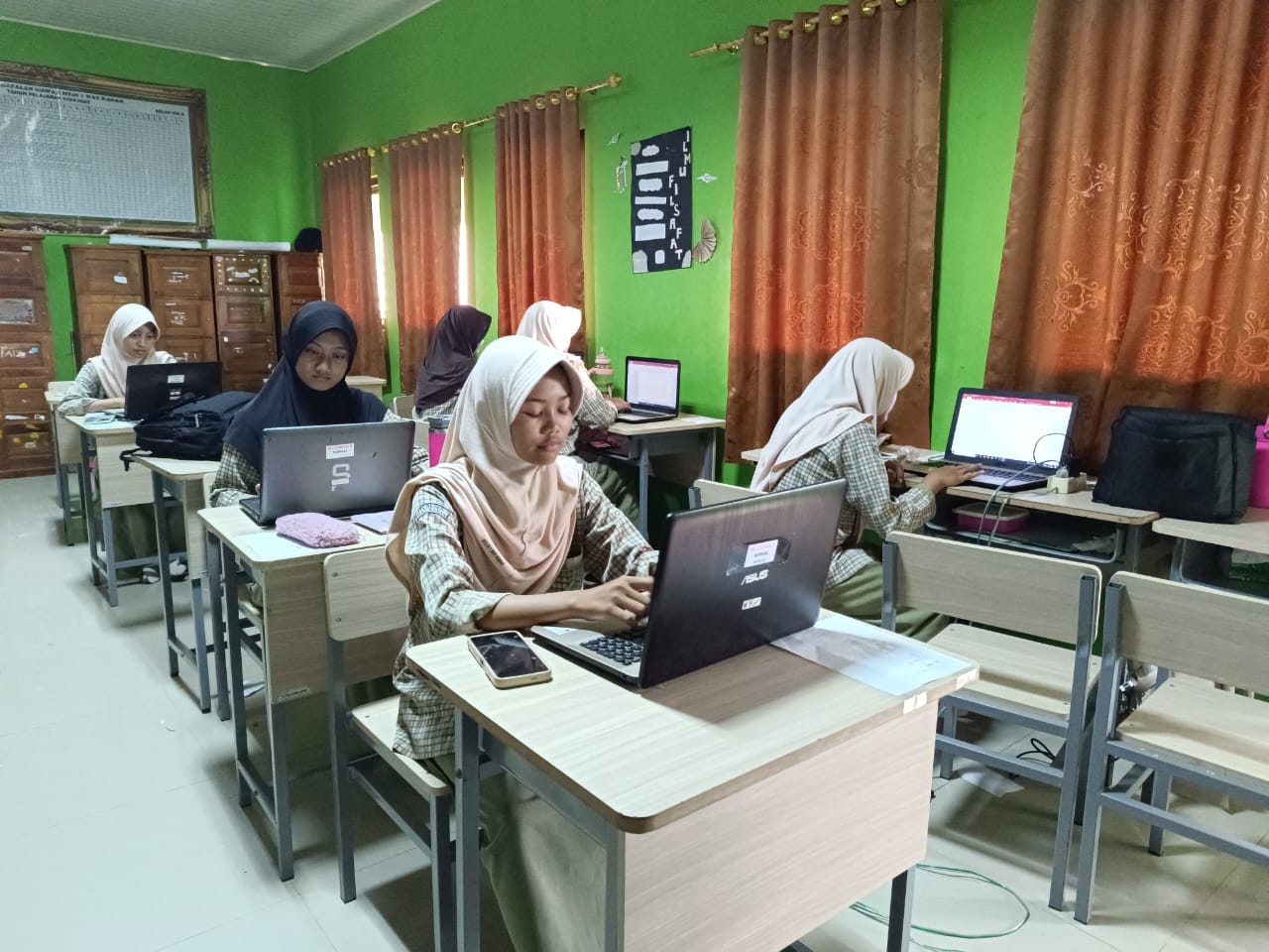 Informatika Menyenangkan, Siswa MTsN 1 Way Kanan Buat Slide PowerPoint Kreatif