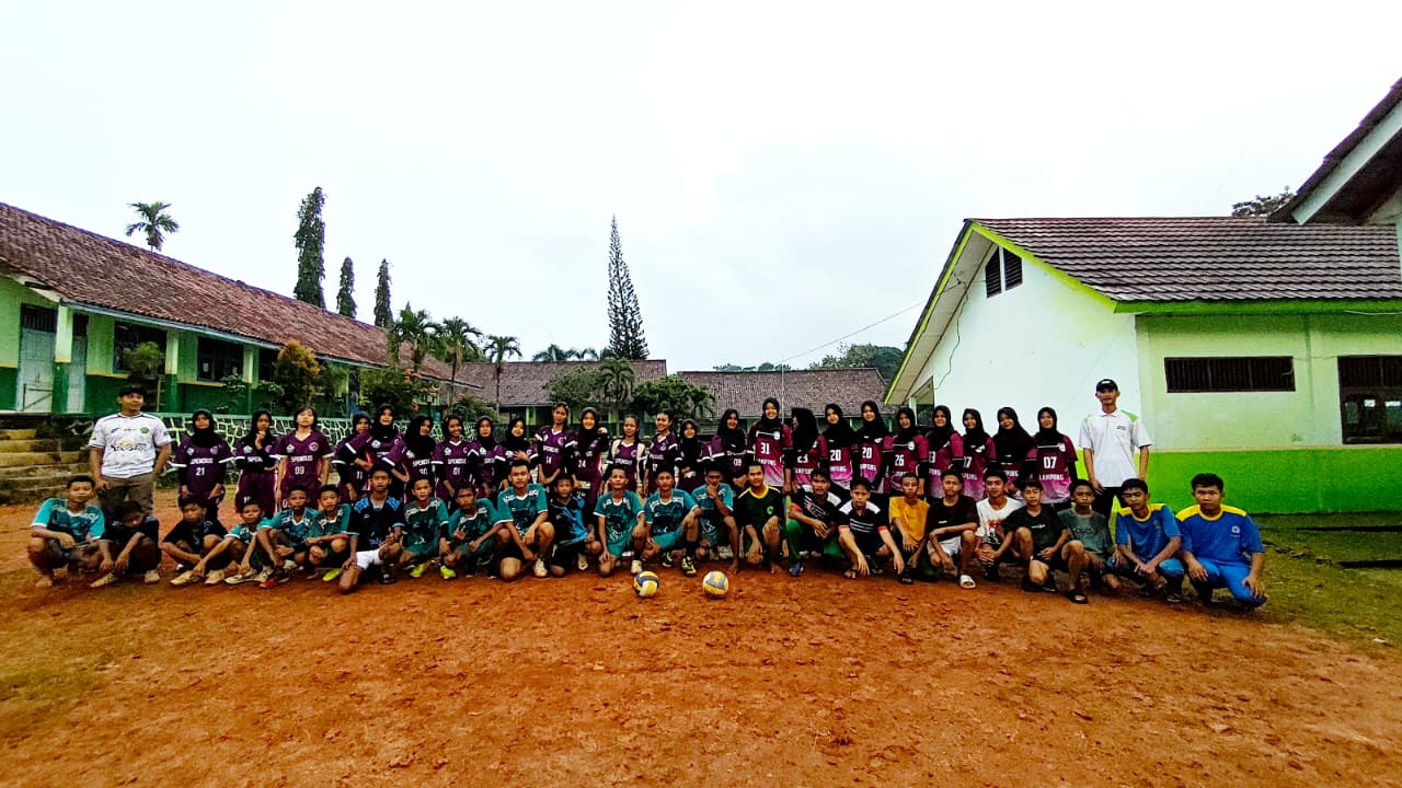 MTsN 1 Way Kanan dan SMPN 3 Umpu Semenguk Gelar Pertandingan Persahabatan Bola Voli