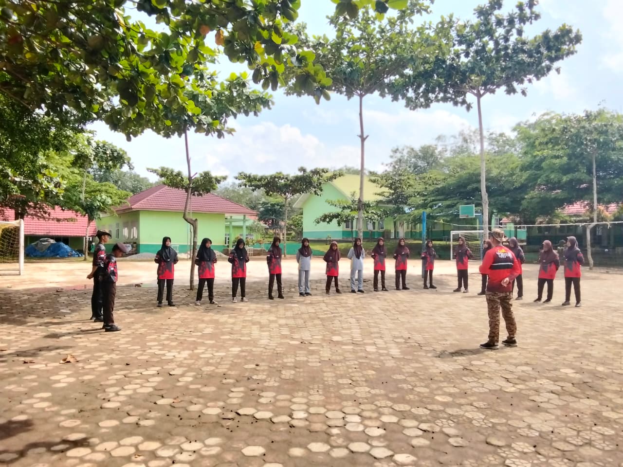 Latihan Pramuka MTsN 1 Way Kanan Fokus pada Pengujian SKU Rakit dan Terap