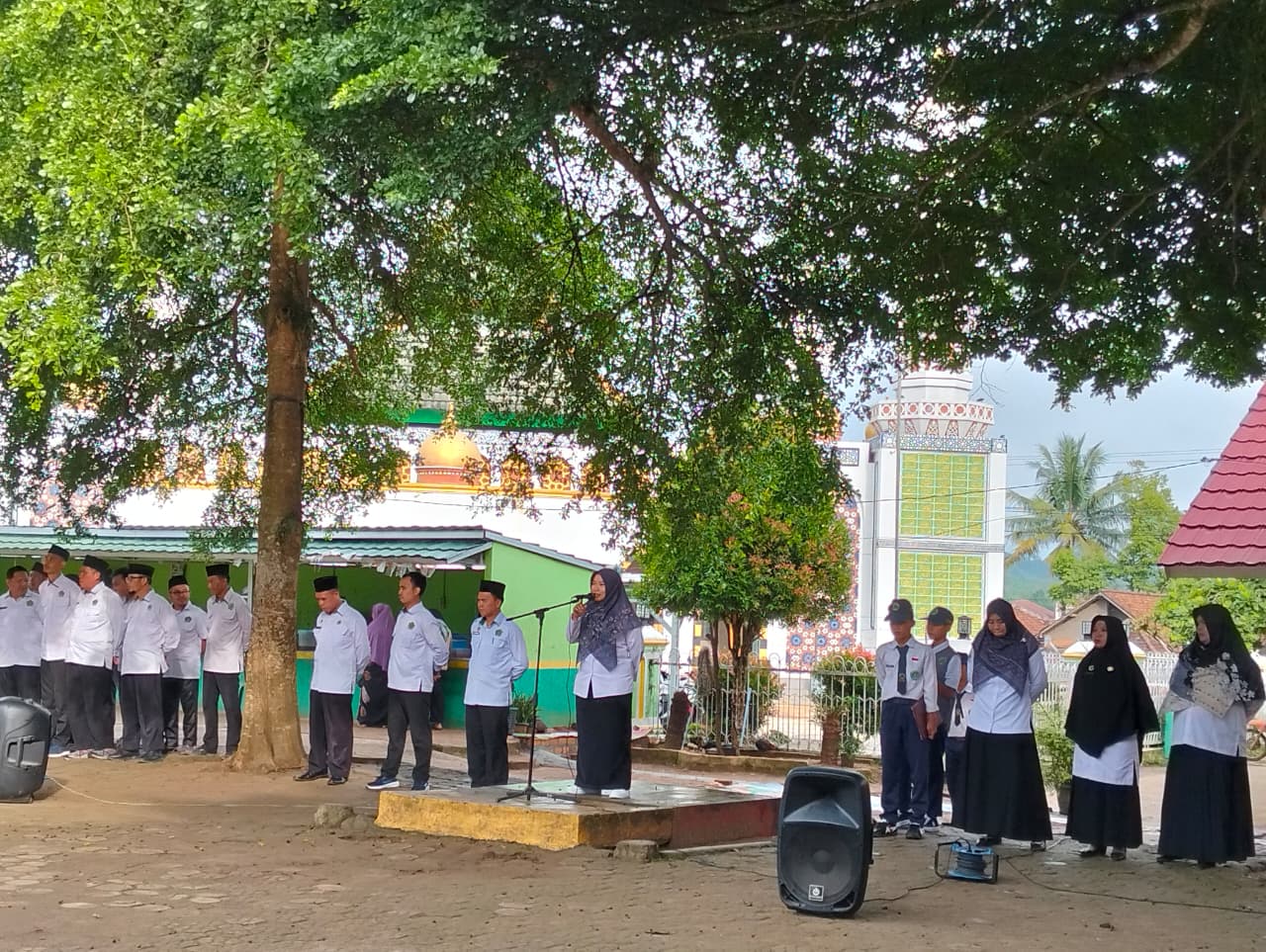 Upacara Bendera di MTsN 1 Way Kanan Tekankan Bijak Bermedia Sosial