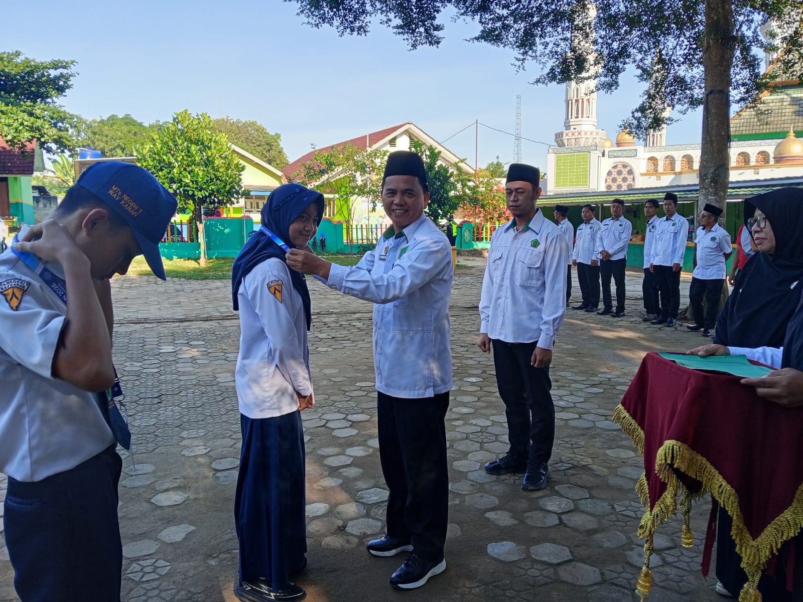 Gambar Berita: Pembukaan ASAS Genap Berlangsung Khidmat, Siswa MTsN 1 Way Kanan Siap Berkompetisi